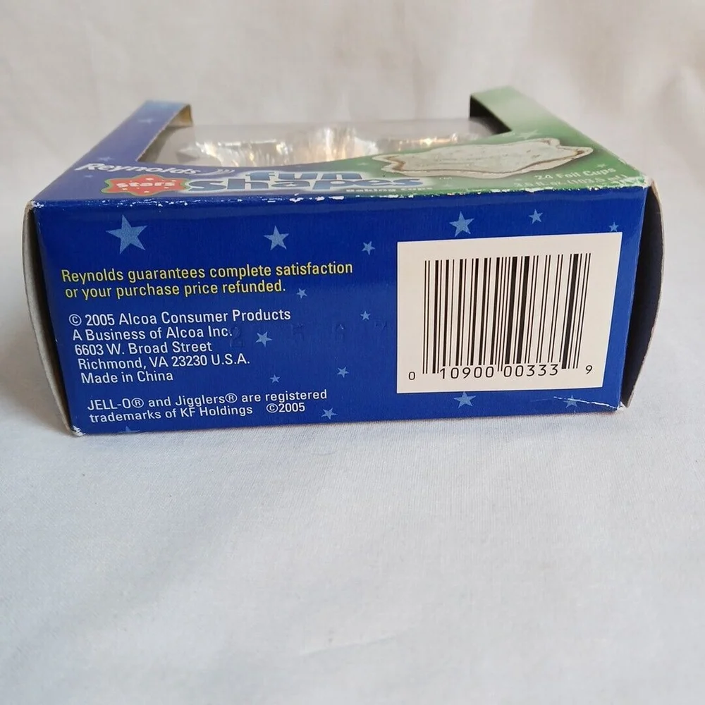 Reynolds Star Foil Baking Cups 24 Count New